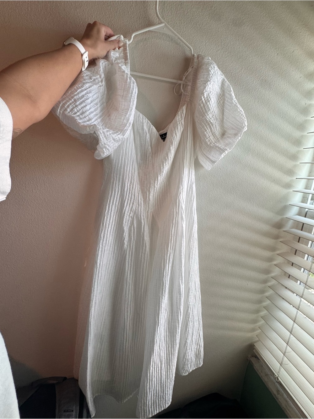 Lulu's White Puff-Sleeve V-Neck Midi Dress XS